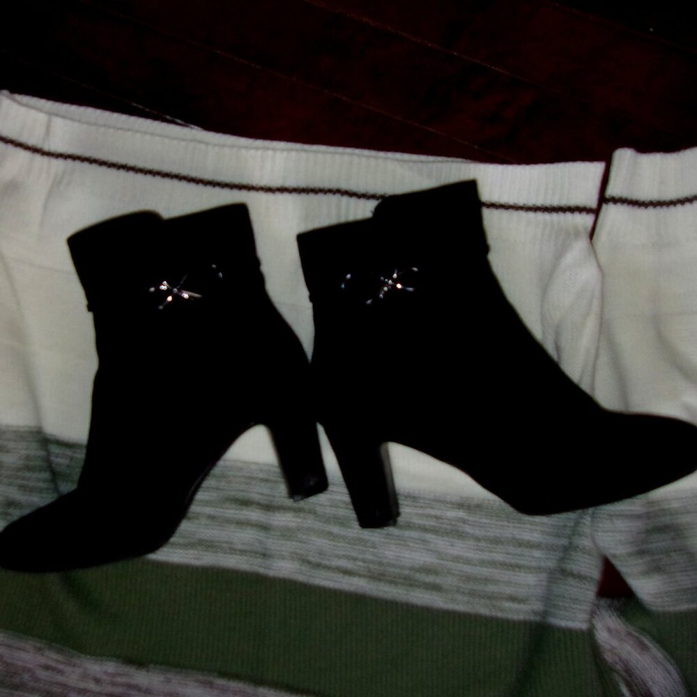 womens size 81/2 black ankle shoes boots eight half 8.5 winter fall heels